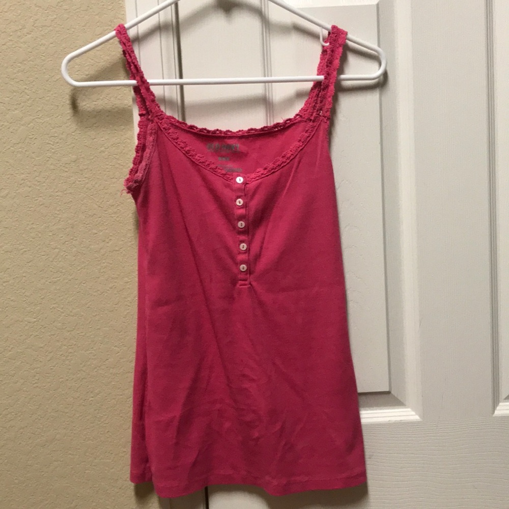 Old navy pink tank top. Size M. In good condition.